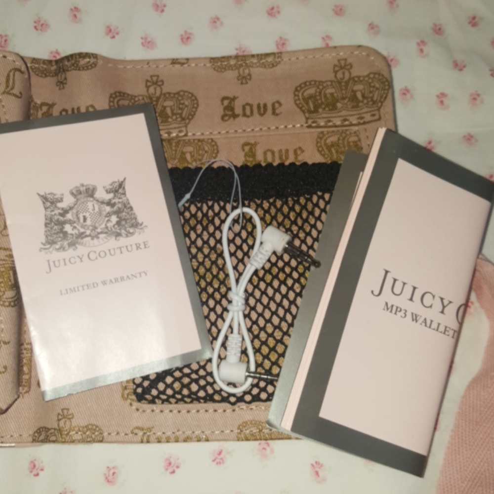 Juicy Couture pink & gold dots MP3 speaker wallet - Picture 11 of 11